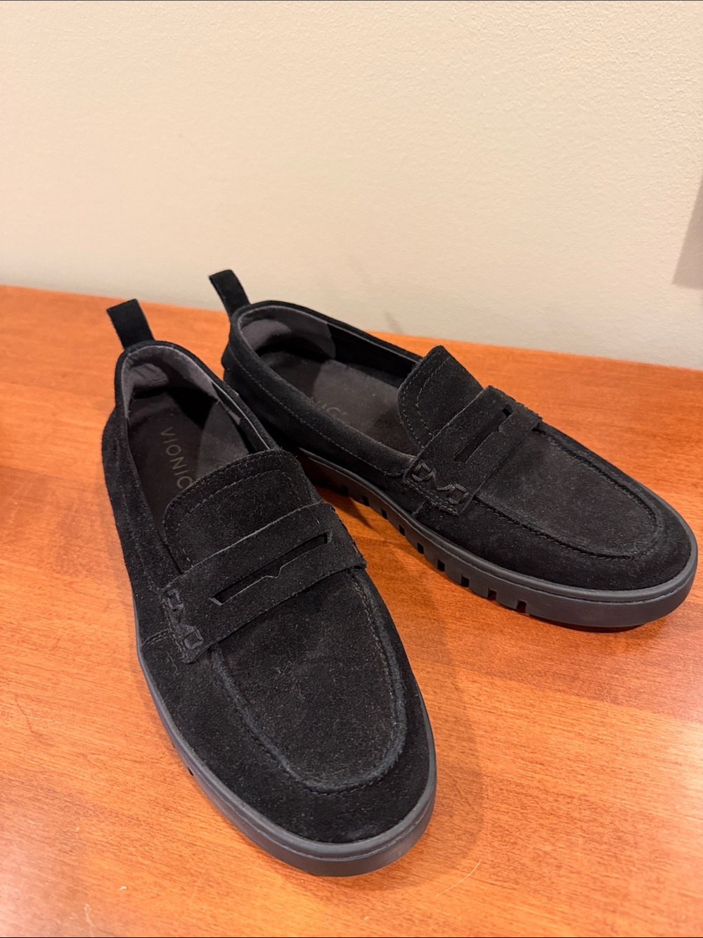 Vionic Black Suede Women's Penny Loafers 8w like new